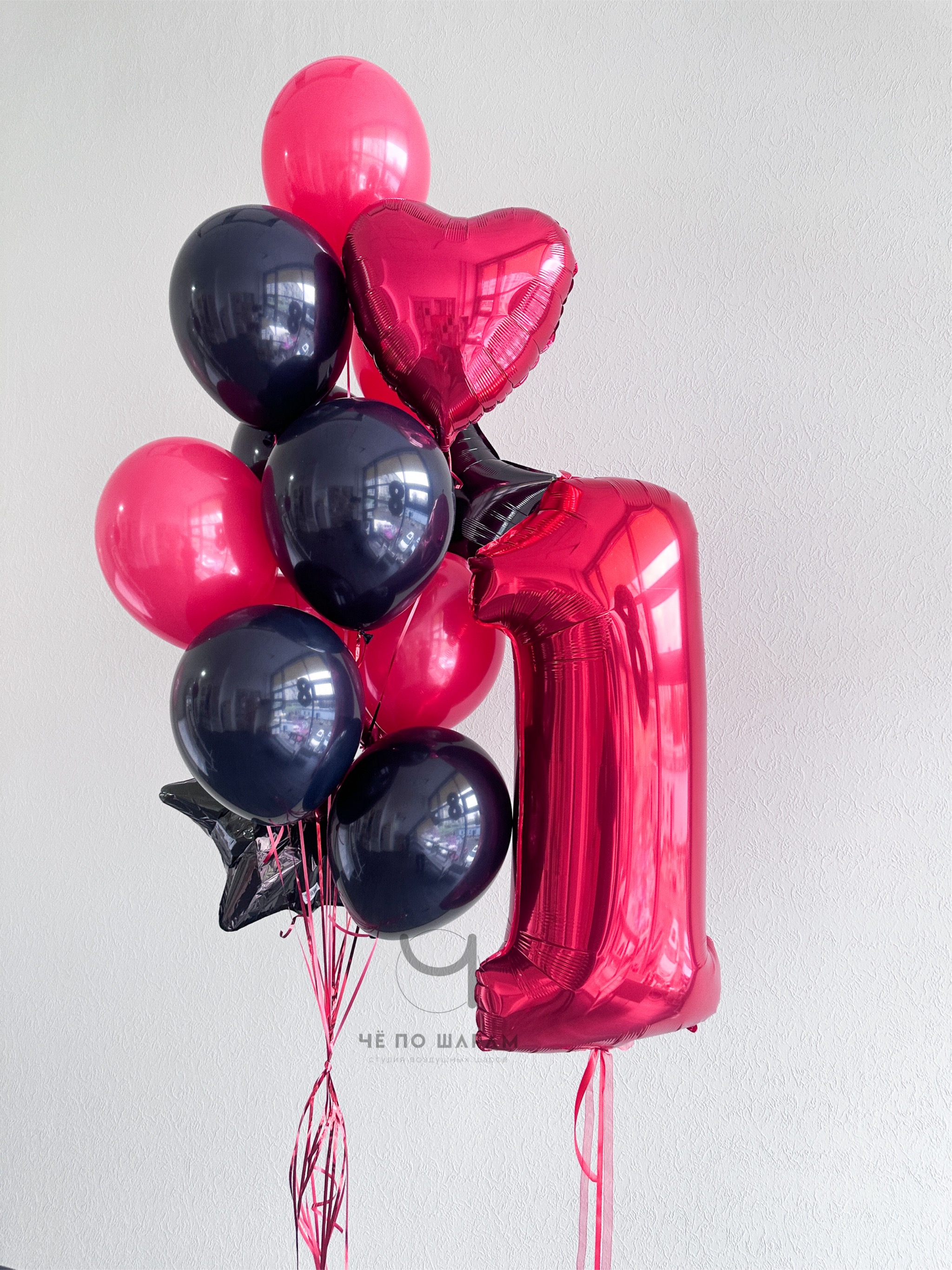 Воздушные шары на 1 год с красной цифрой | фонтан в красно-чёрной расцветке